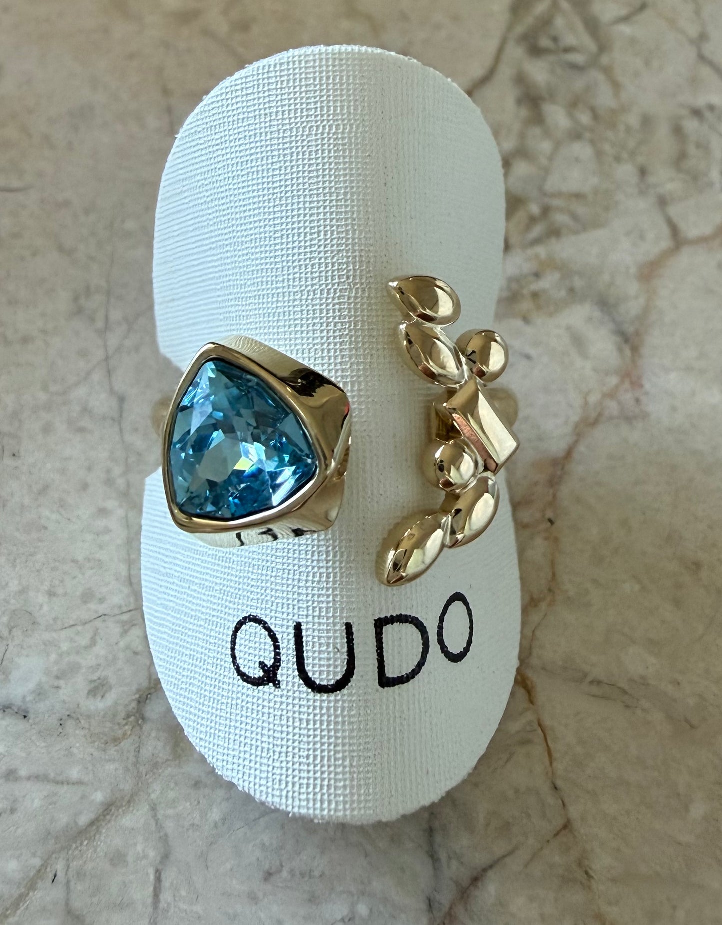 TRIANGOLO Top in Gold