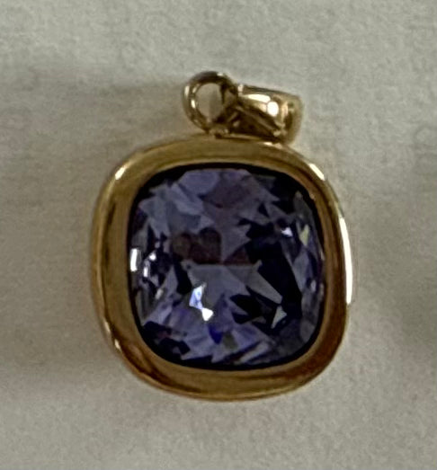 Lucena Pendant in Gold