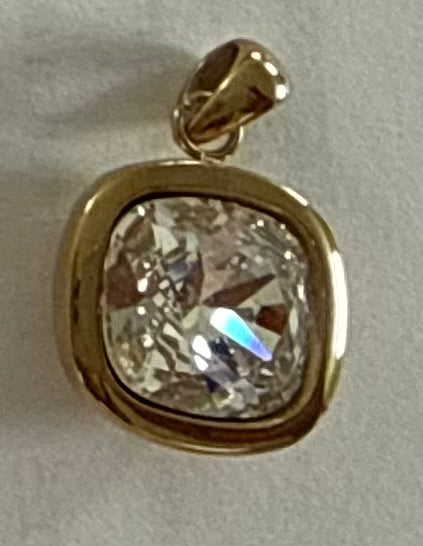 Lucena Pendant in Gold
